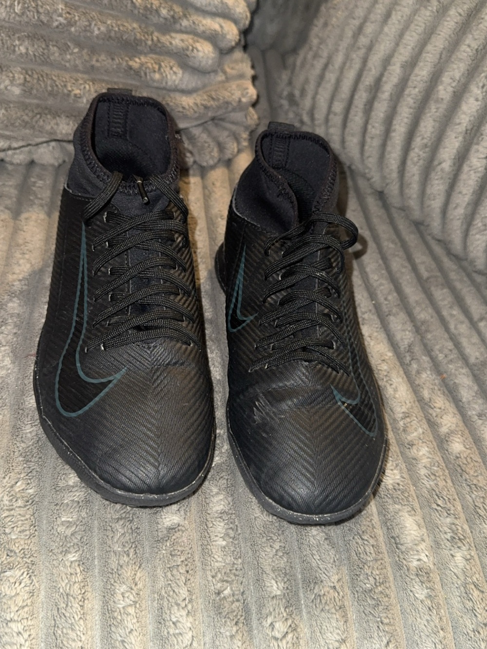 Nike Mercurial Superfly 10 Academy
Indoor/Court High-Top Soccer Shoes